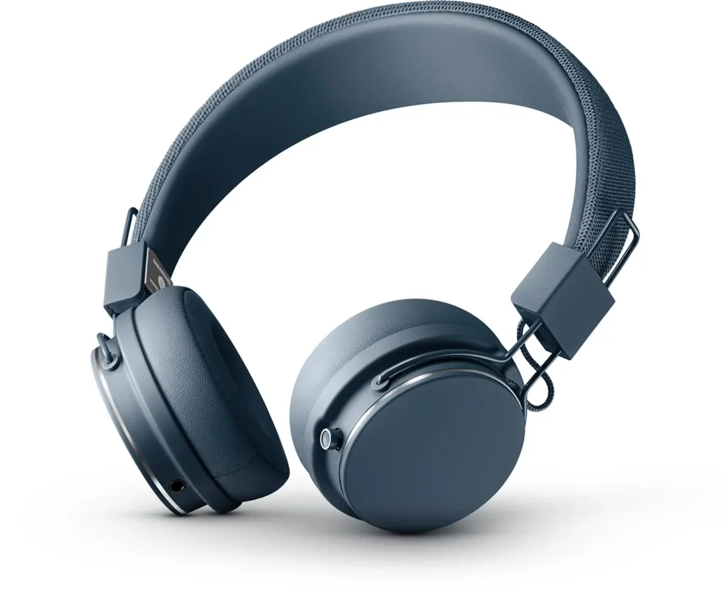 How to Choose Headphones for Travel: Top Picks and Tips Advantages of Headphones for Travelers